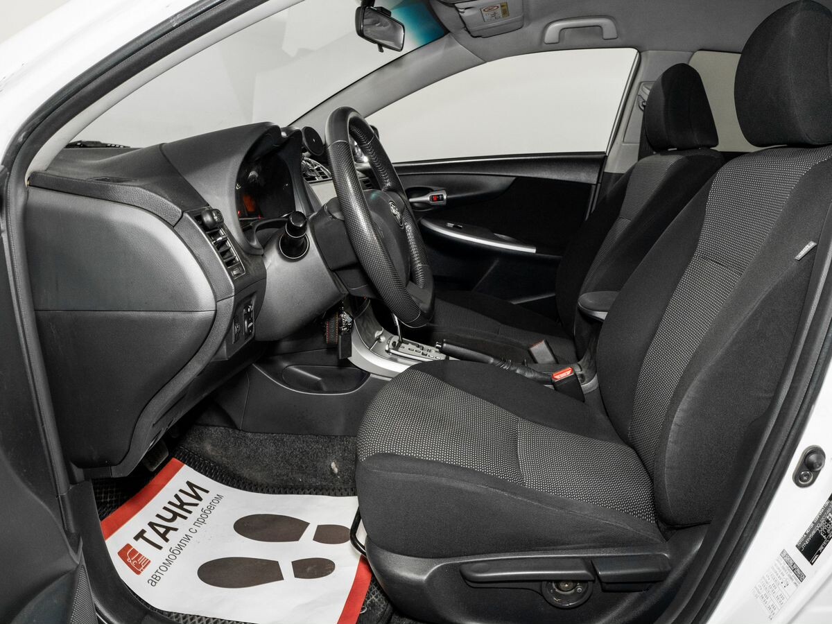 Toyota Corolla 2012 - фото автомобиля