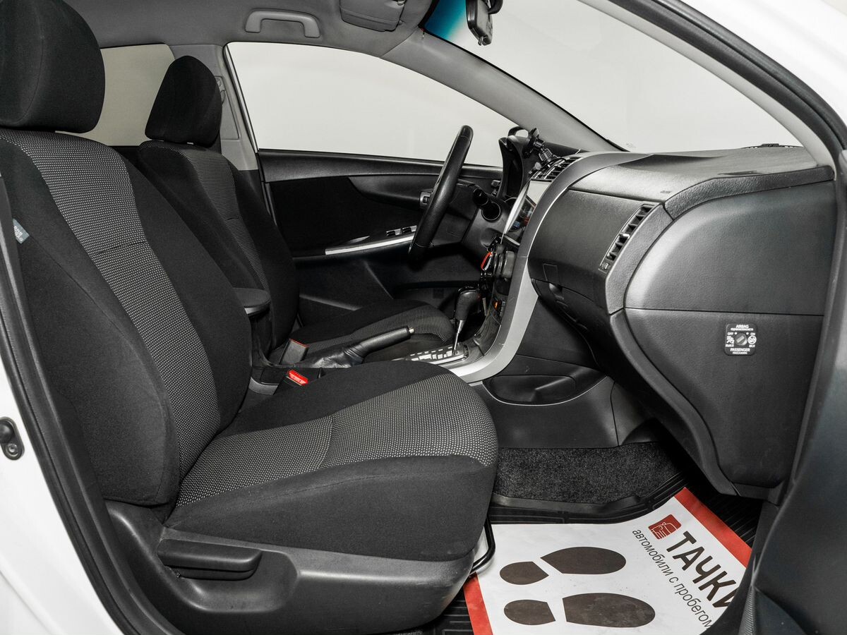 Toyota Corolla 2012 - фото автомобиля