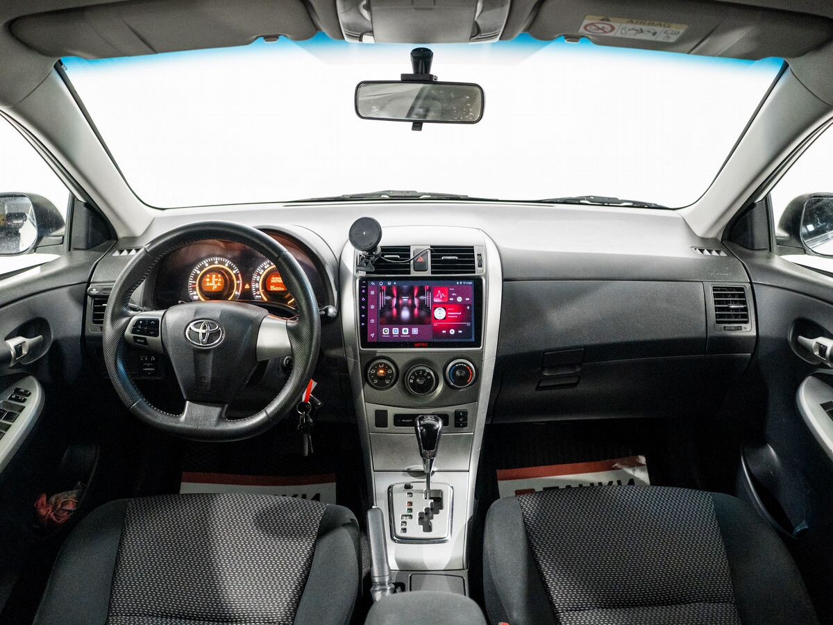 Toyota Corolla 2012 - фото автомобиля