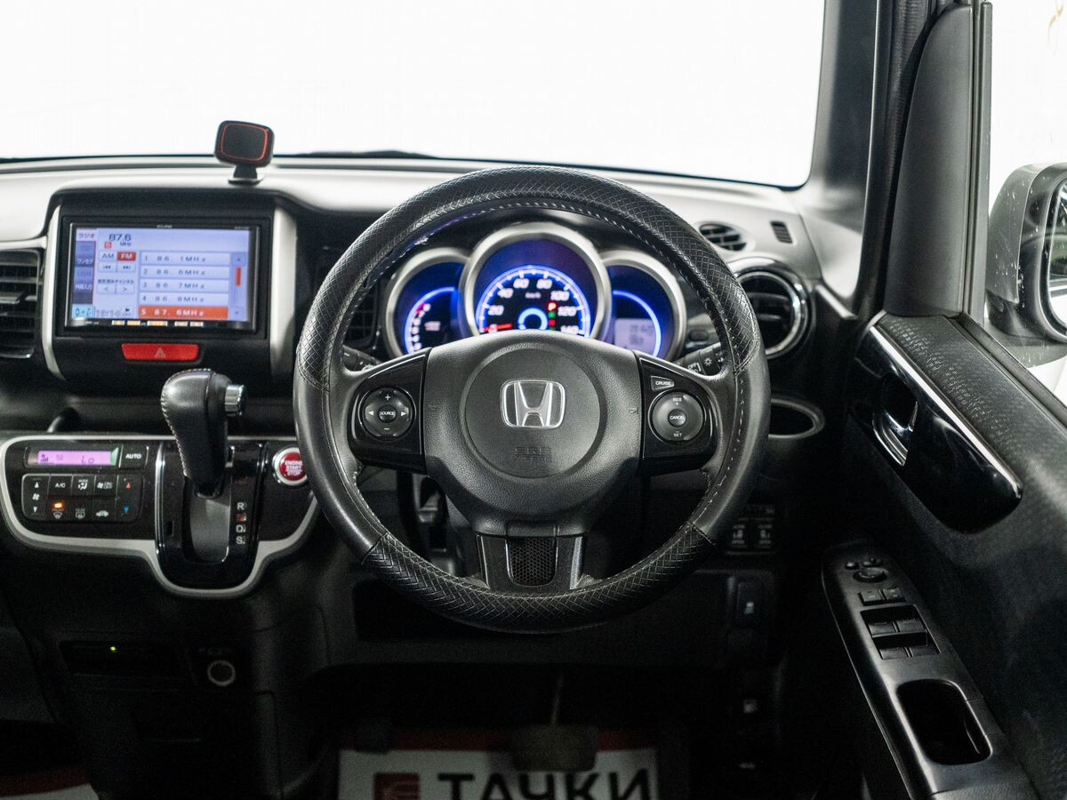 Honda N-BOX 2013 - фото автомобиля