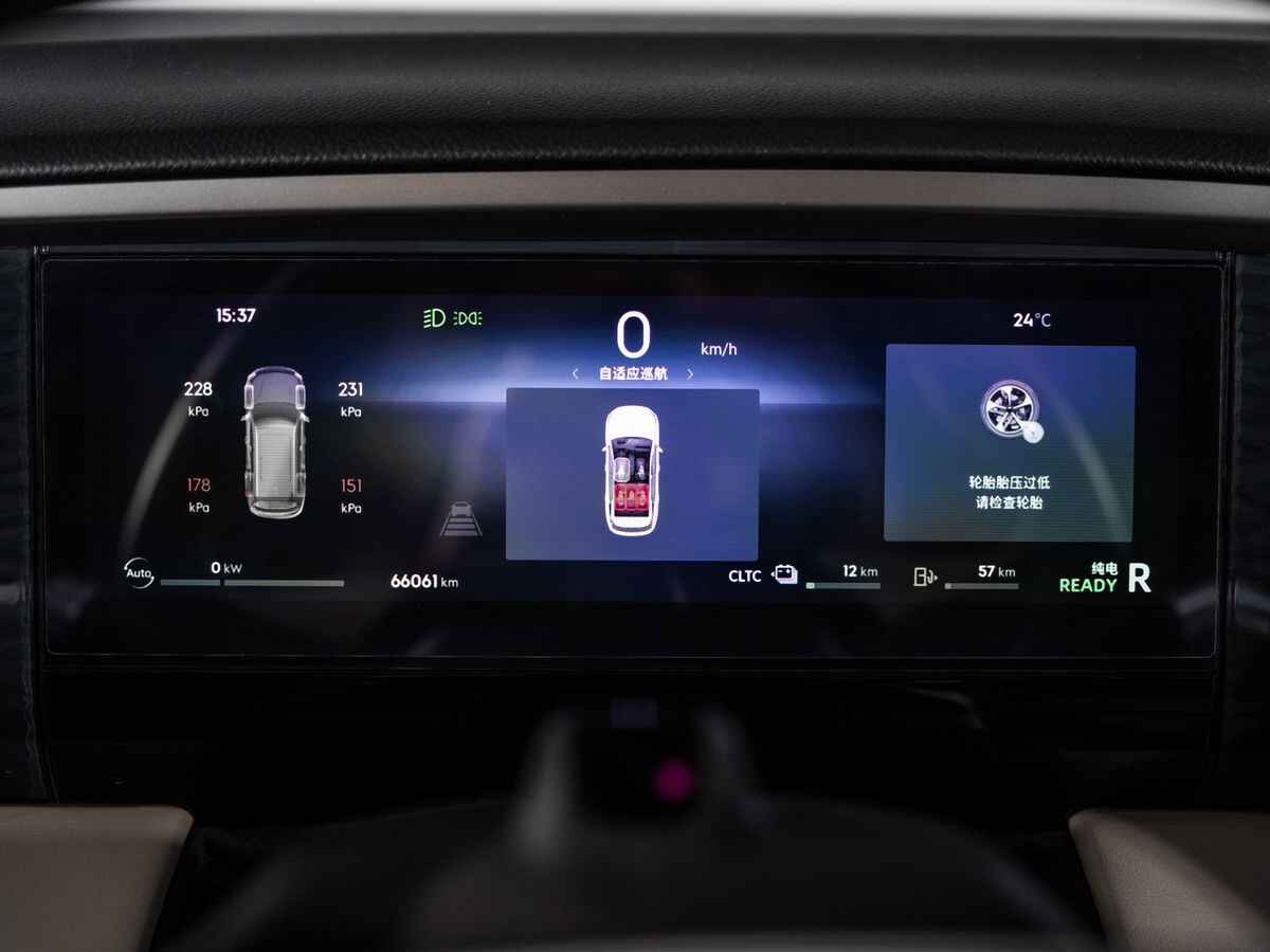 Geely Galaxy L7 2023 - фото автомобиля