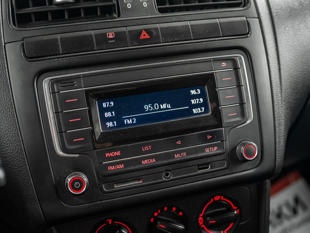 Volkswagen Polo 2019 - фото автомобиля