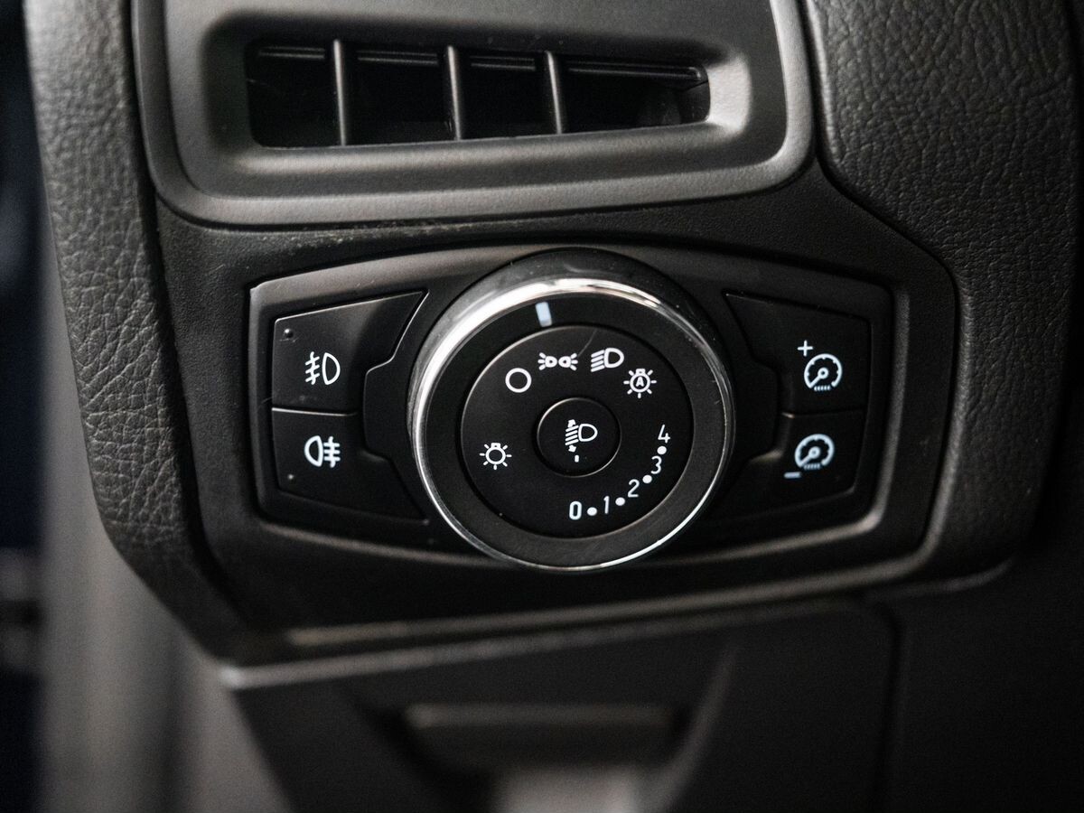Ford Focus 2012 - фото автомобиля
