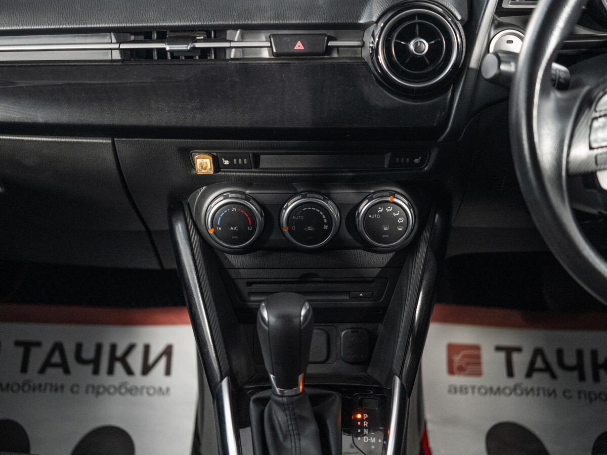 Mazda Demio 2016 - фото автомобиля