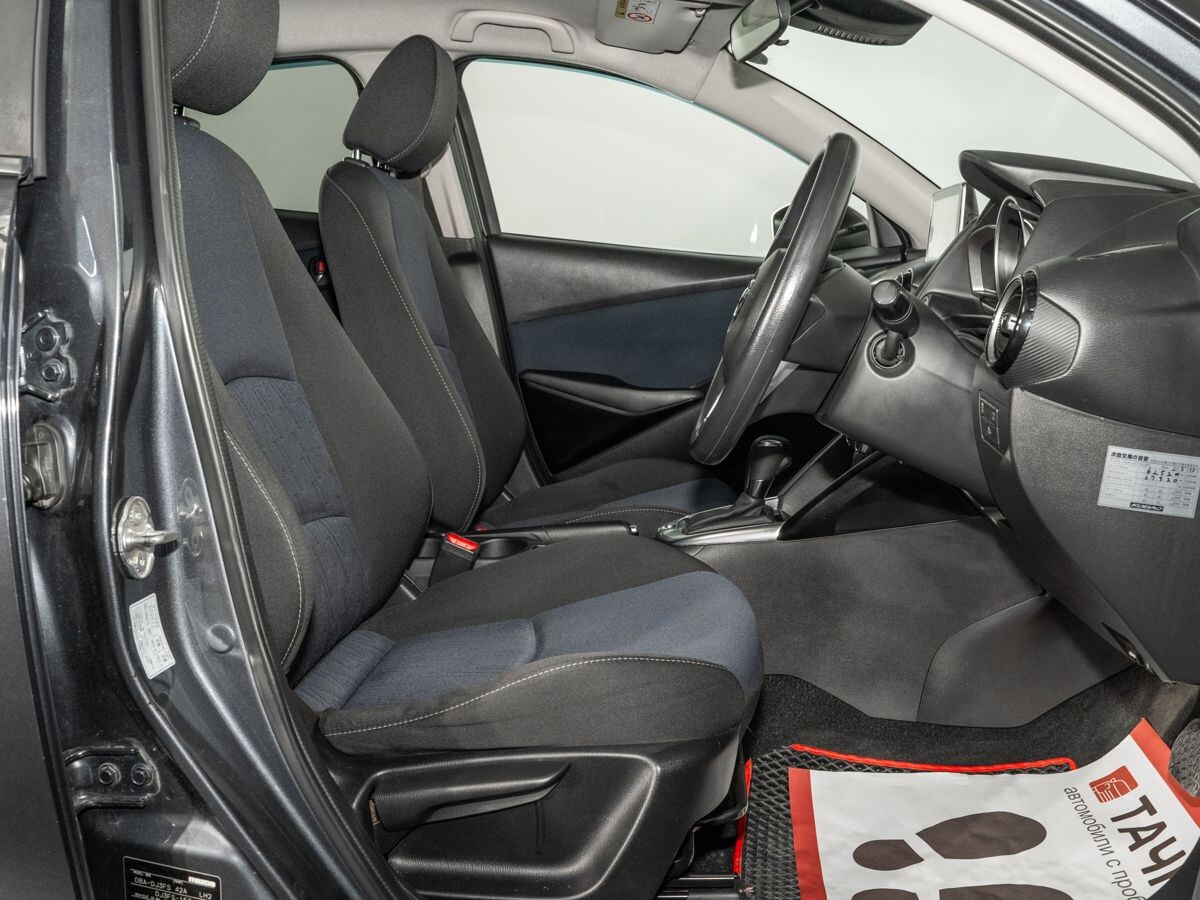 Mazda Demio 2016 - фото автомобиля