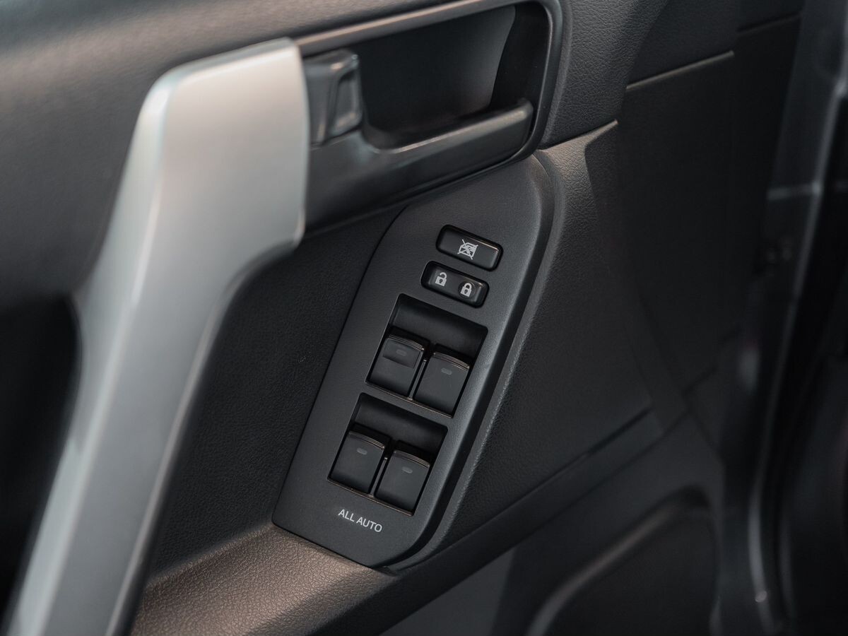 Toyota Land Cruiser Prado 2022 - фото автомобиля