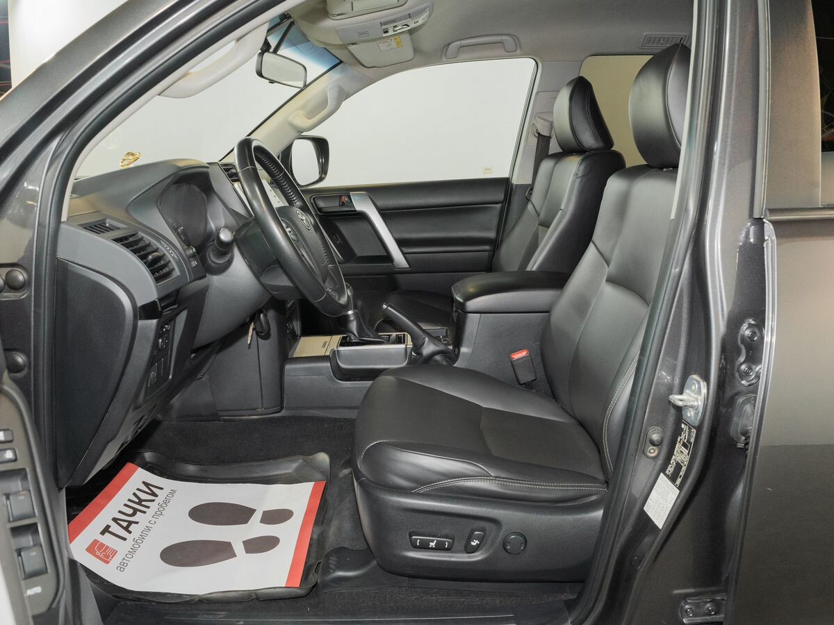 Toyota Land Cruiser Prado 2022 - фото автомобиля