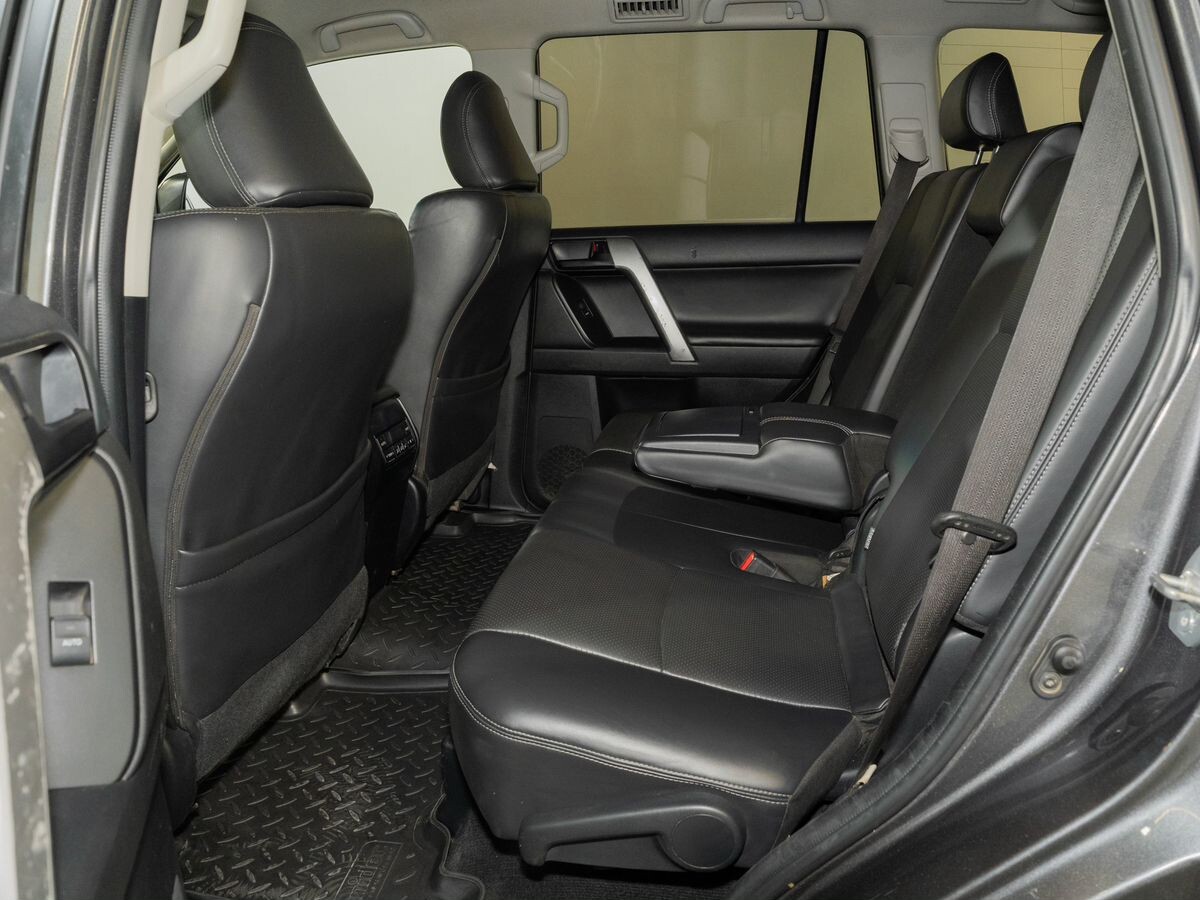 Toyota Land Cruiser Prado 2022 - фото автомобиля