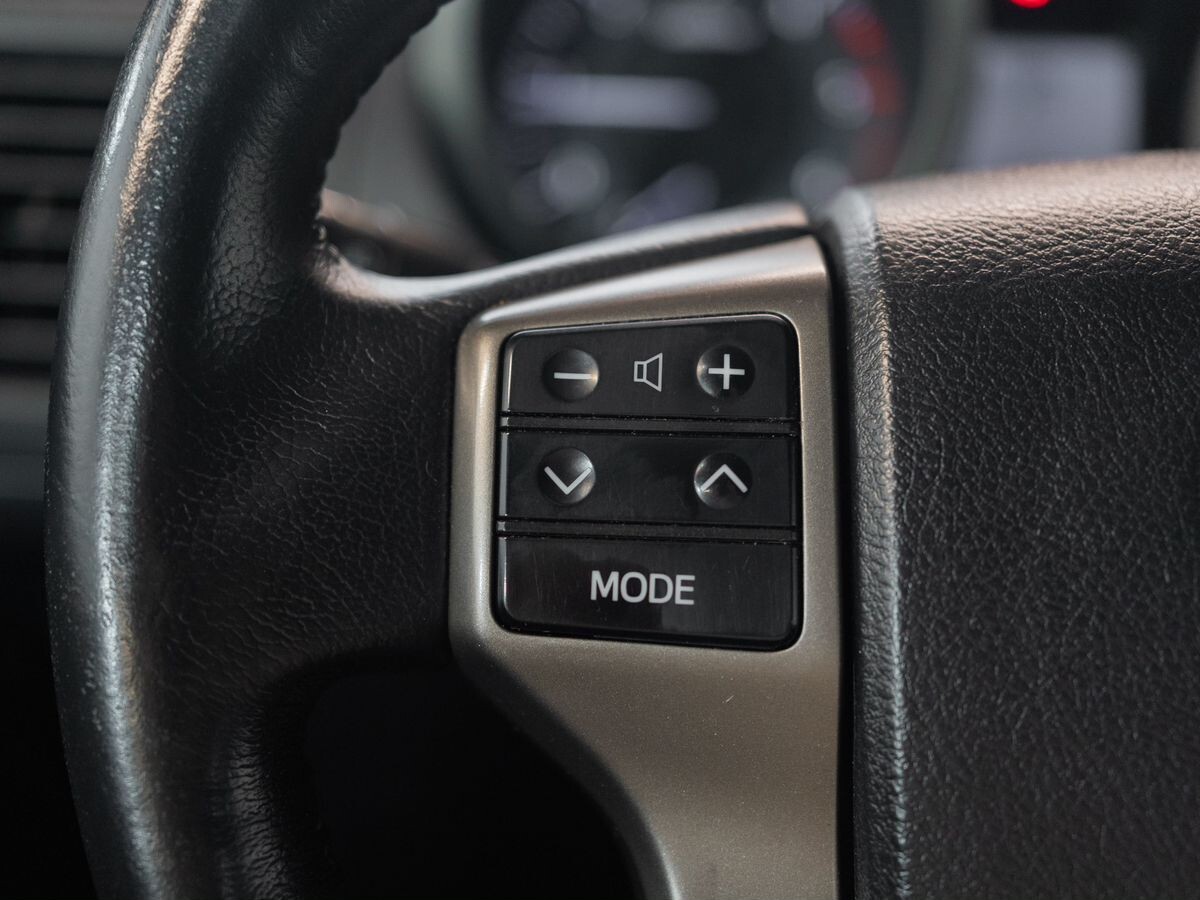 Toyota Land Cruiser Prado 2011 - фото автомобиля