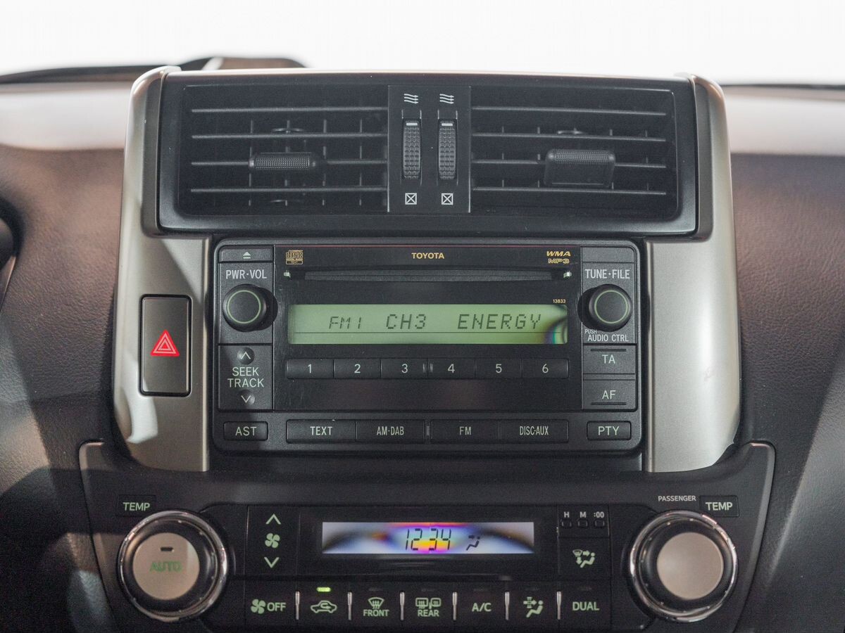 Toyota Land Cruiser Prado 2011 - фото автомобиля