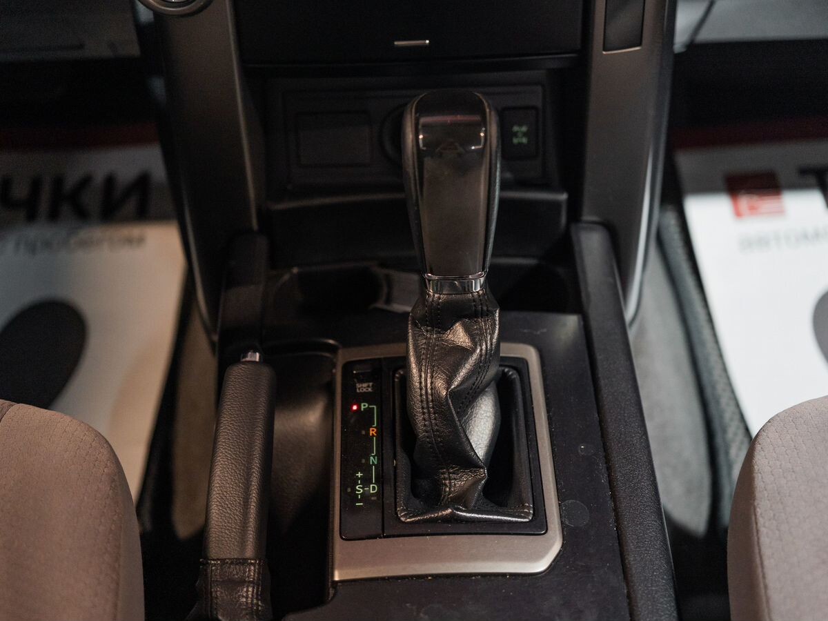 Toyota Land Cruiser Prado 2011 - фото автомобиля