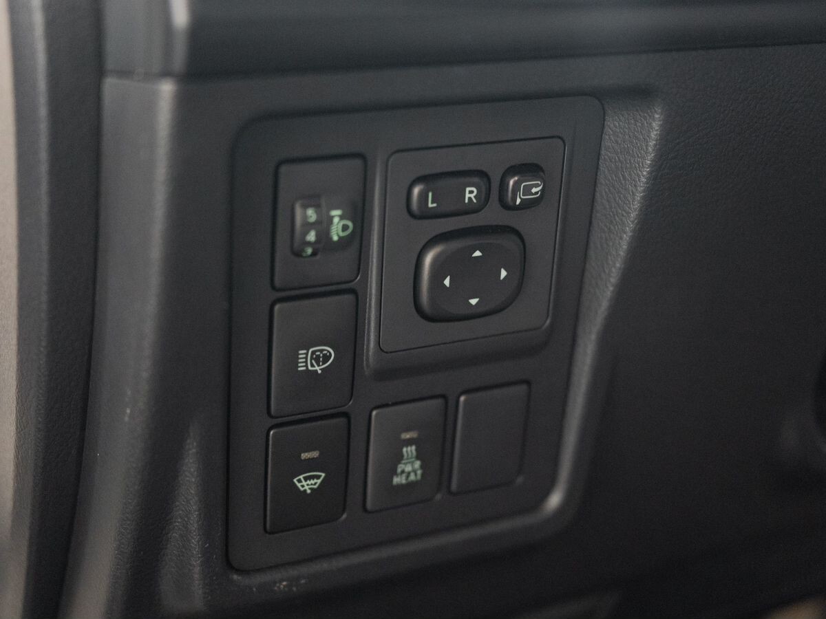 Toyota Land Cruiser Prado 2011 - фото автомобиля