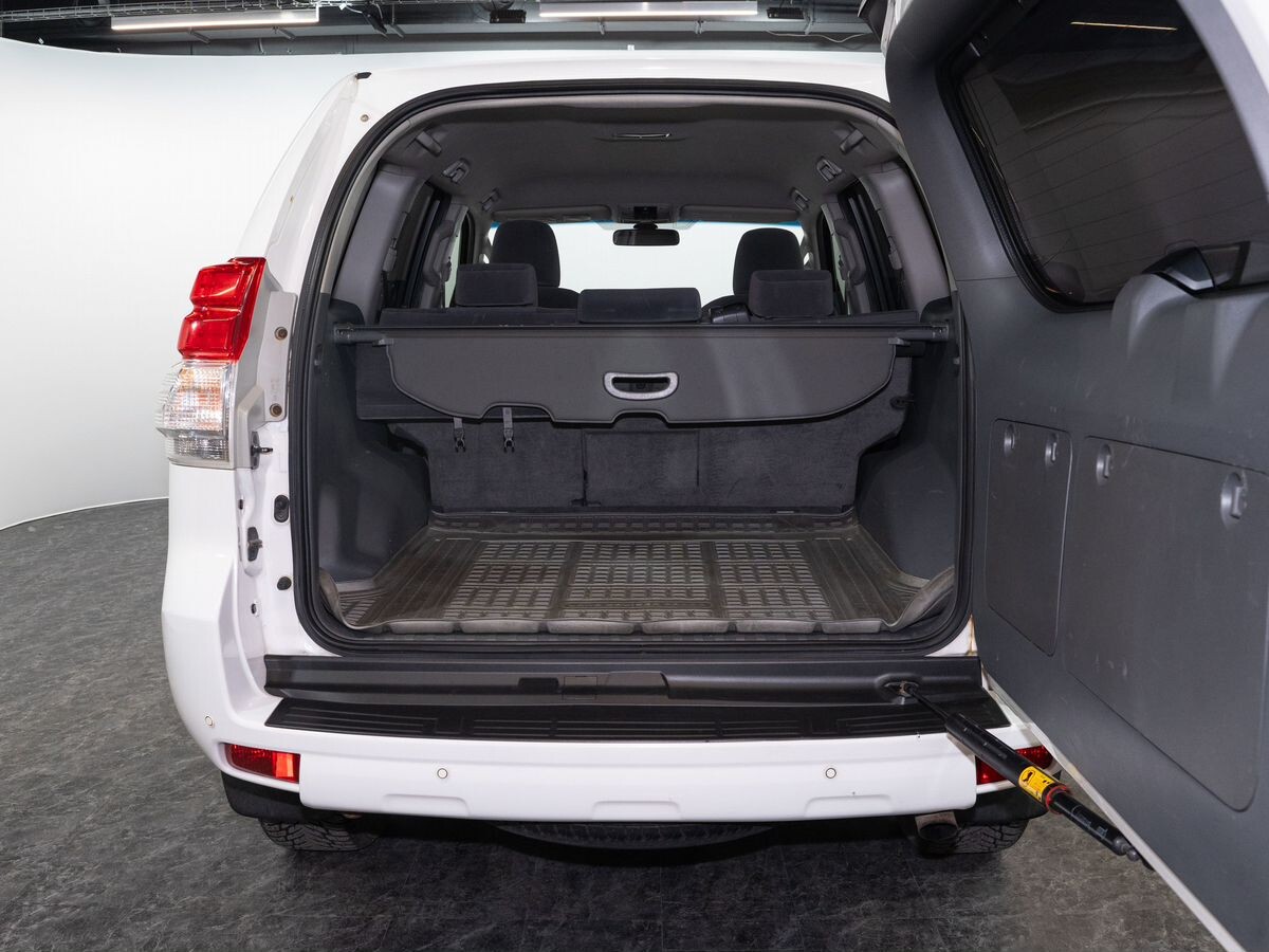 Toyota Land Cruiser Prado 2011 - фото автомобиля