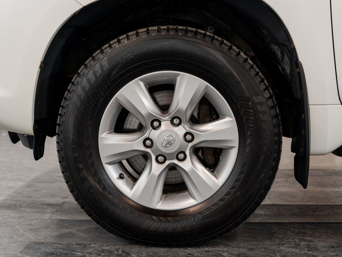 Toyota Land Cruiser Prado 2011 - фото автомобиля