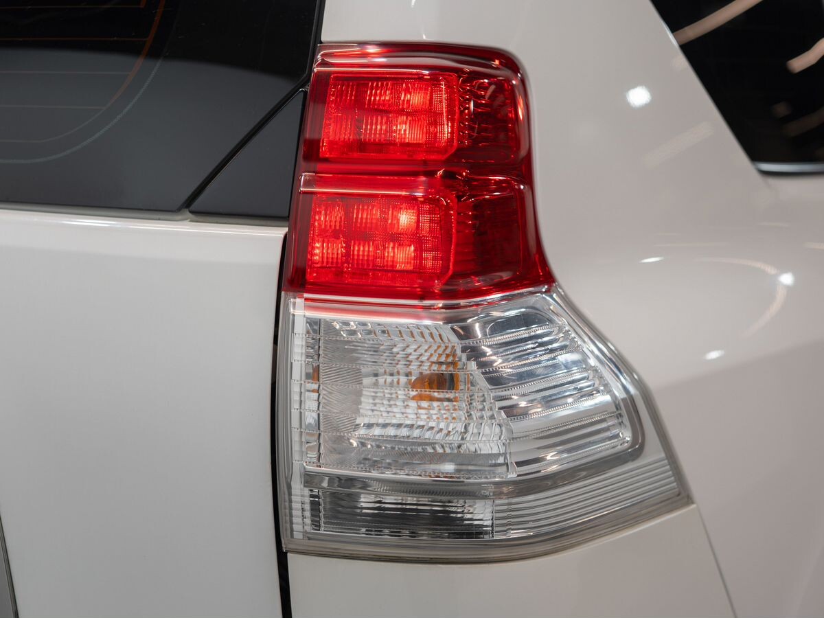 Toyota Land Cruiser Prado 2011 - фото автомобиля