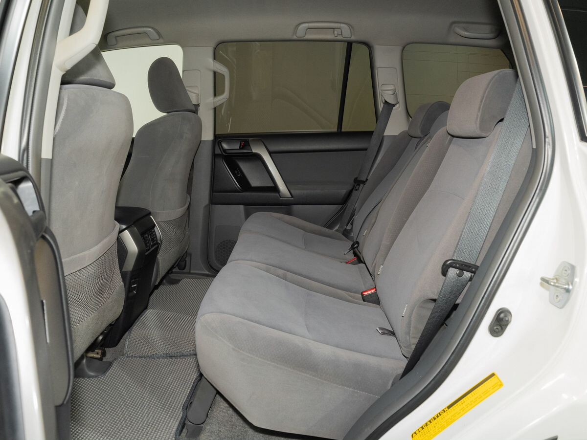 Toyota Land Cruiser Prado 2011 - фото автомобиля