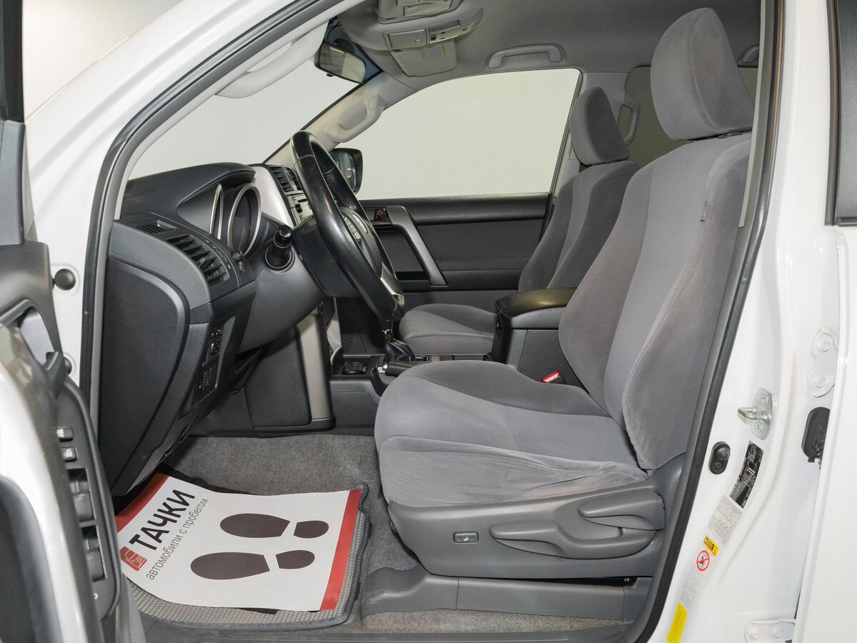 Toyota Land Cruiser Prado 2011 - фото автомобиля