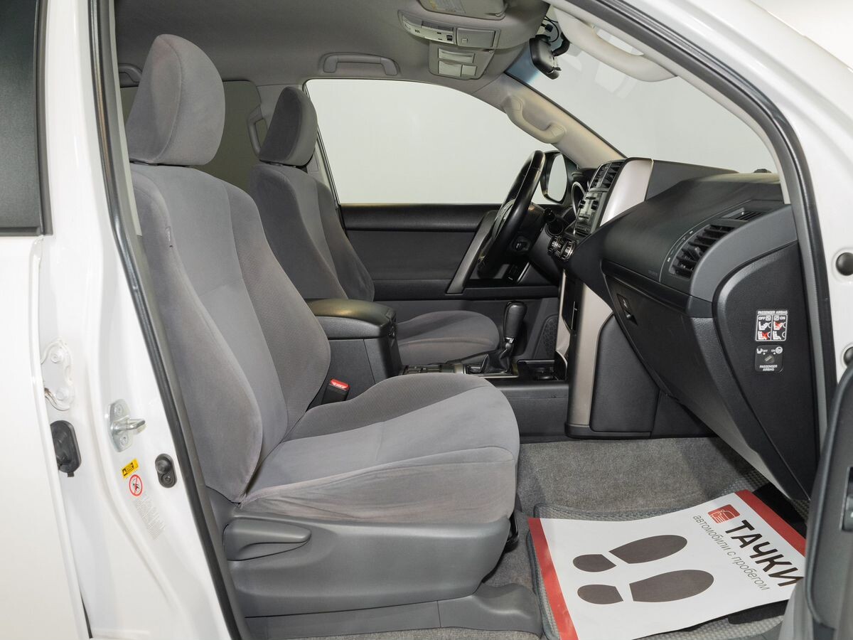 Toyota Land Cruiser Prado 2011 - фото автомобиля