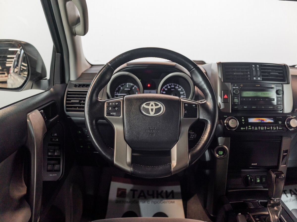 Toyota Land Cruiser Prado 2011 - фото автомобиля