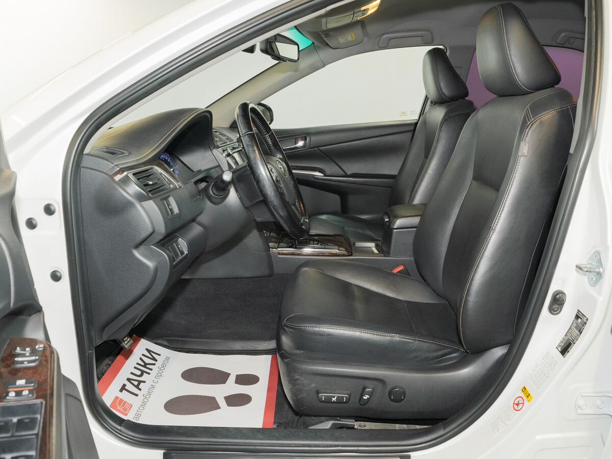 Toyota Camry 2015 - фото автомобиля