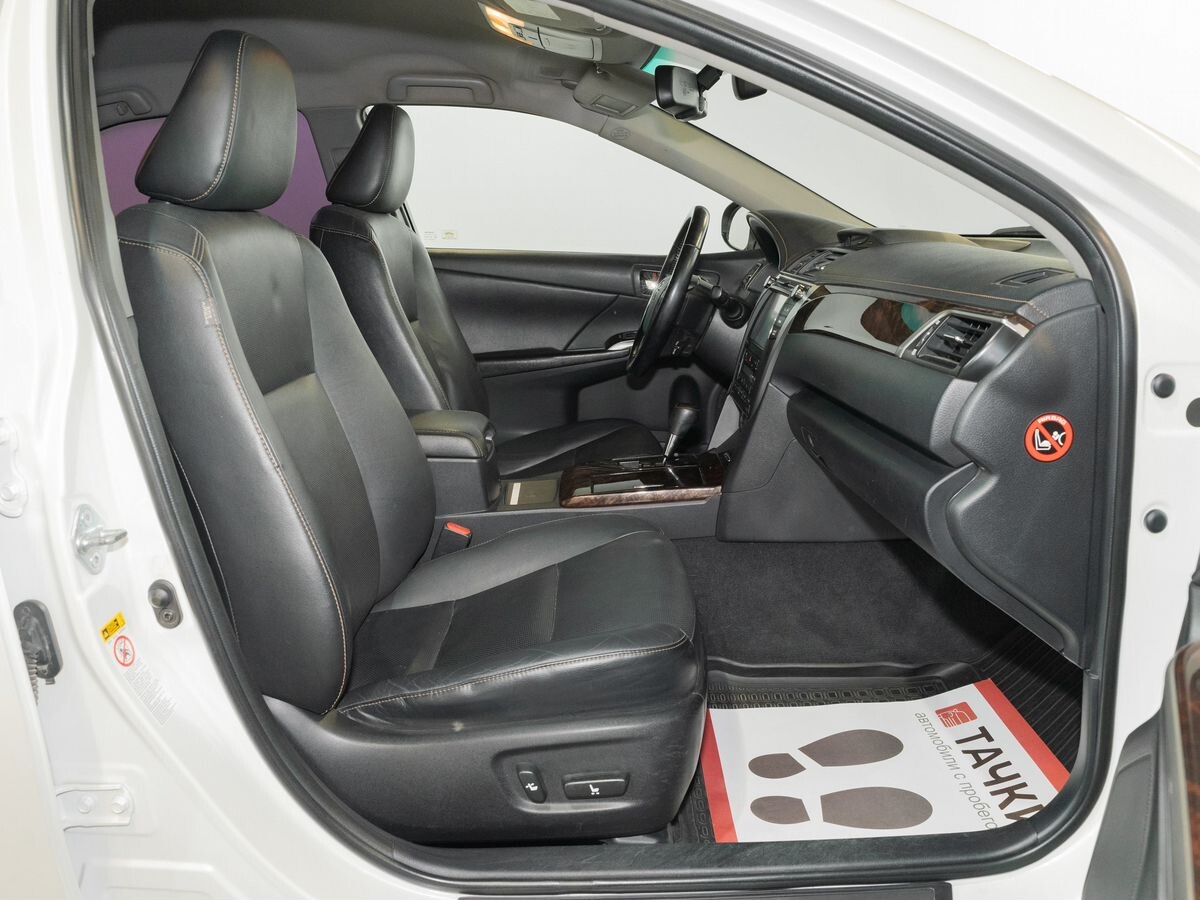 Toyota Camry 2015 - фото автомобиля