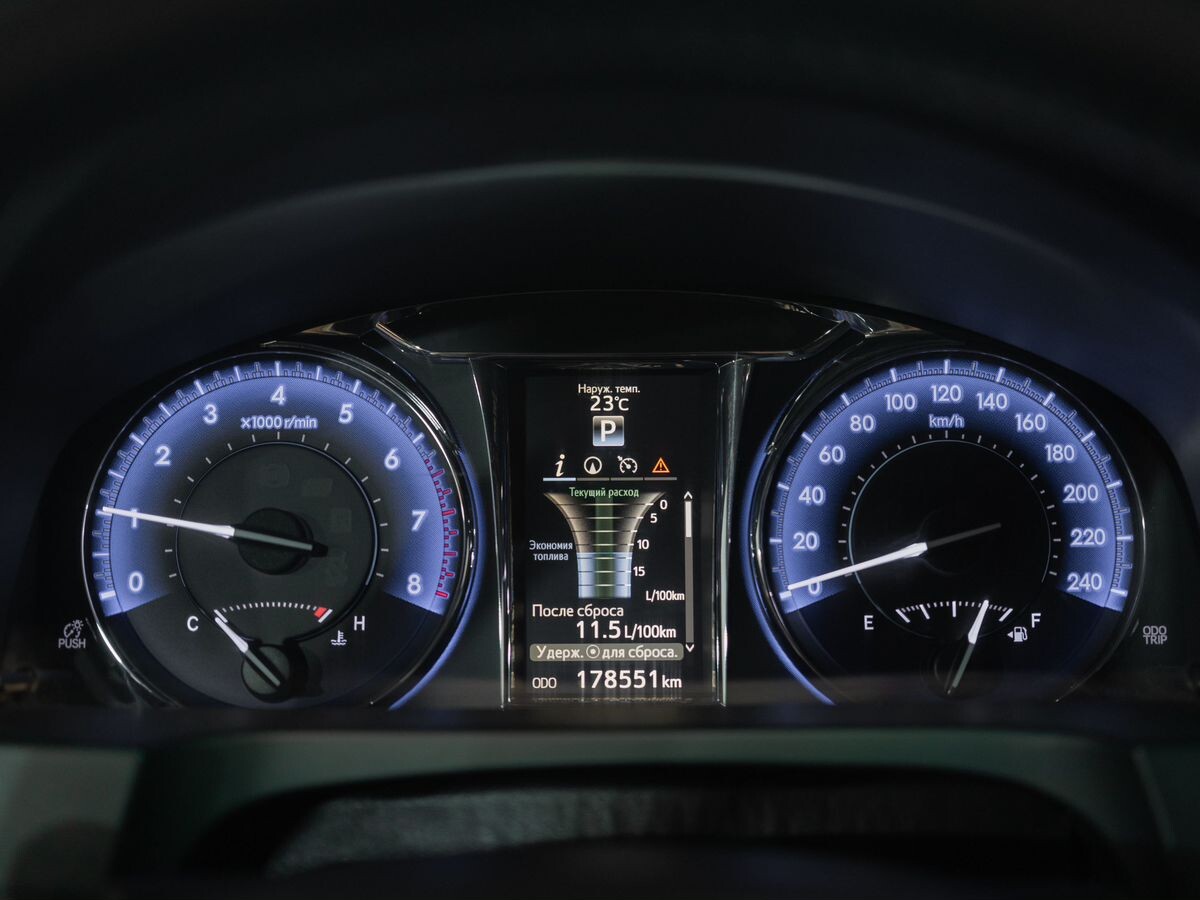 Toyota Camry 2015 - фото автомобиля