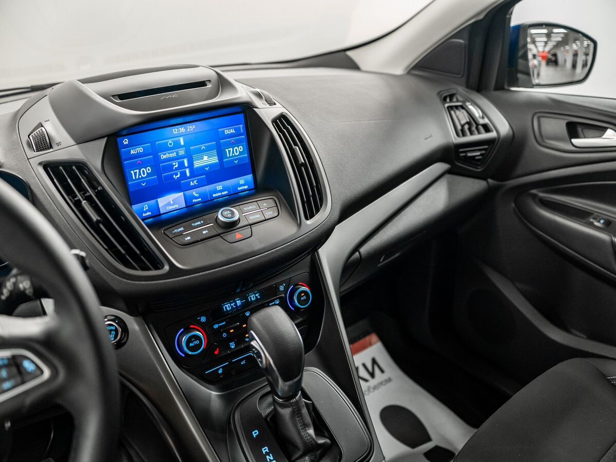 Ford Kuga 2019 - фото автомобиля