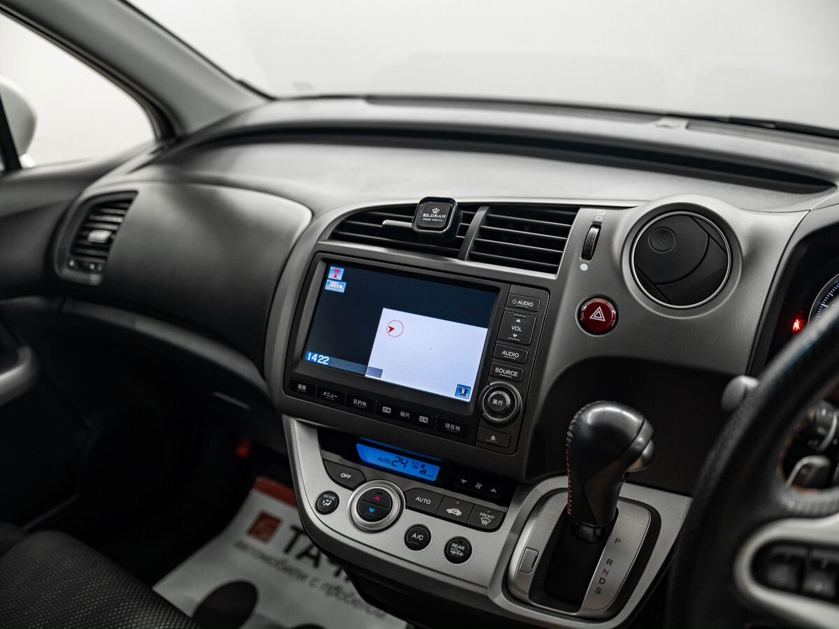 Honda Stream 2012 - фото автомобиля