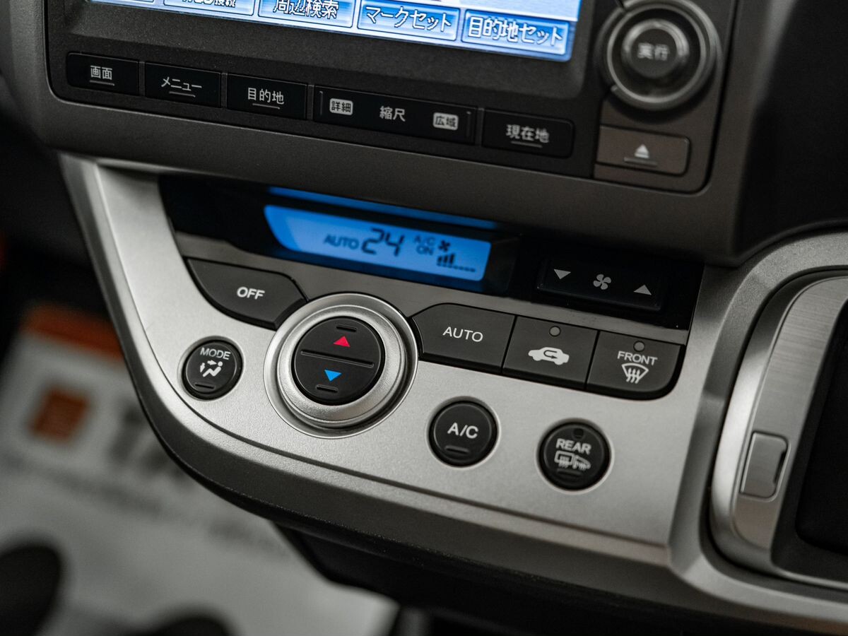 Honda Stream 2012 - фото автомобиля