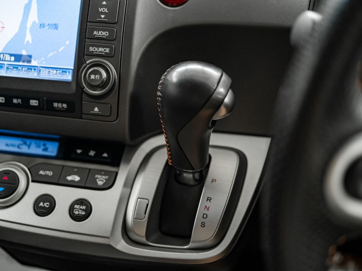 Honda Stream 2012 - фото автомобиля