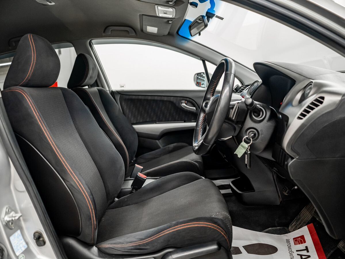 Honda Stream 2012 - фото автомобиля