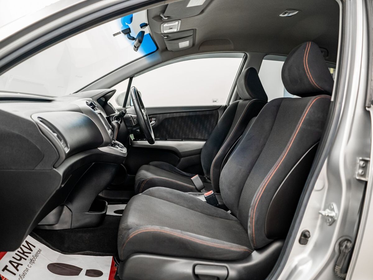 Honda Stream 2012 - фото автомобиля