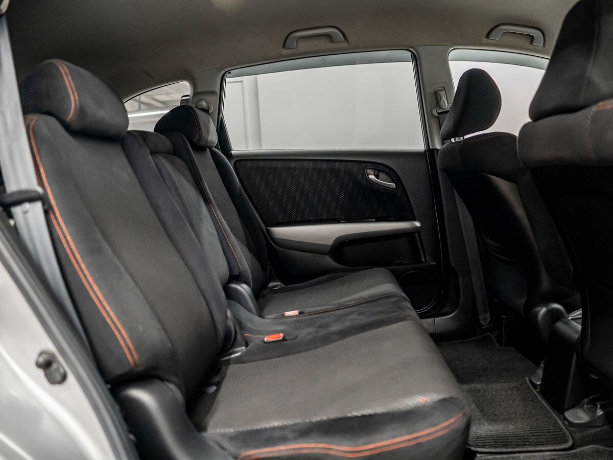 Honda Stream 2012 - фото автомобиля