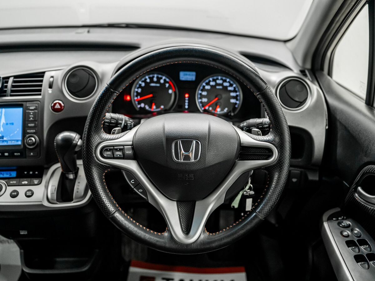 Honda Stream 2012 - фото автомобиля