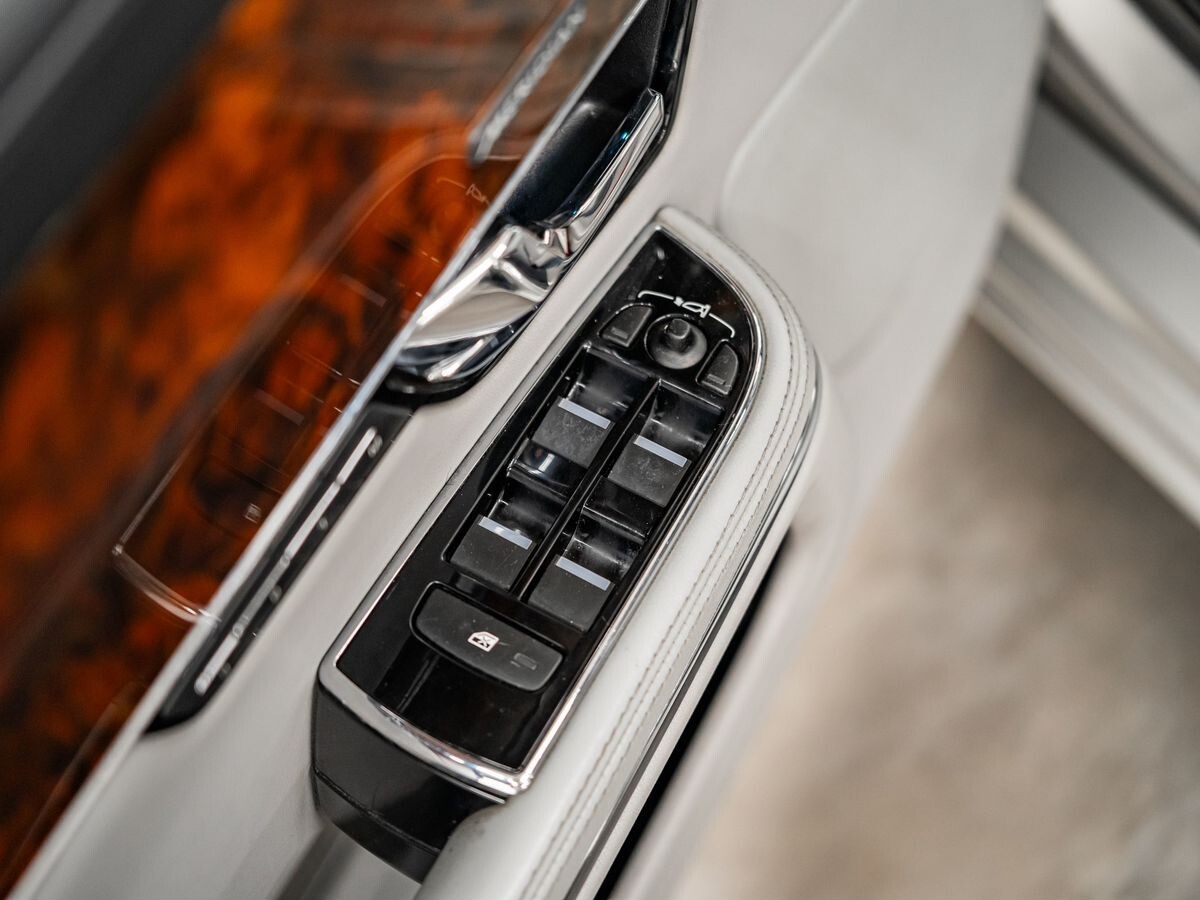 Jaguar XJ 2013 - фото автомобиля