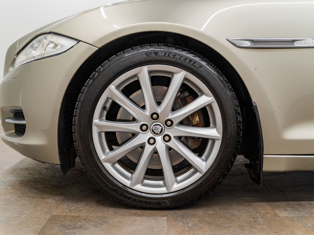Jaguar XJ 2013 - фото автомобиля