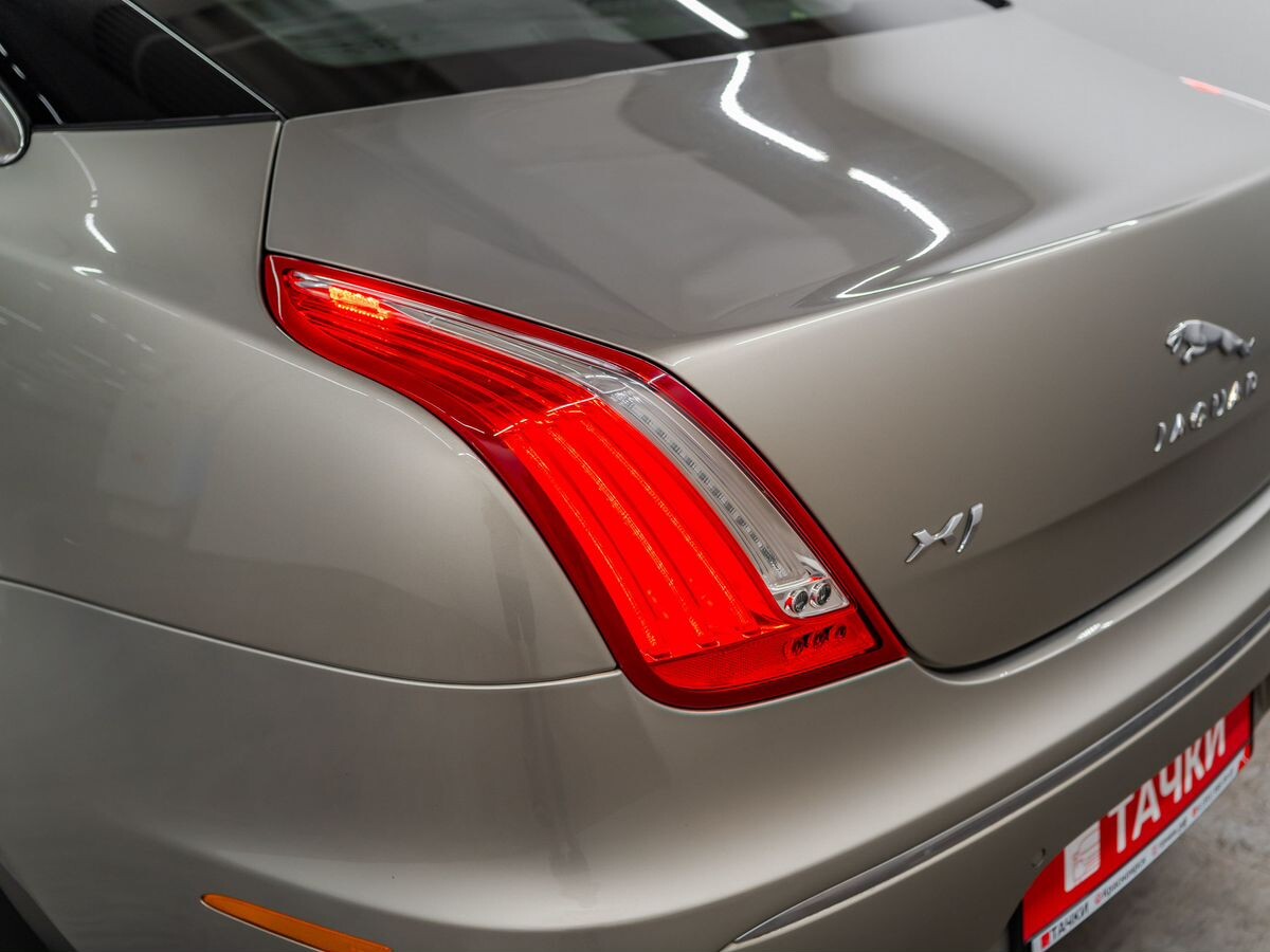 Jaguar XJ 2013 - фото автомобиля