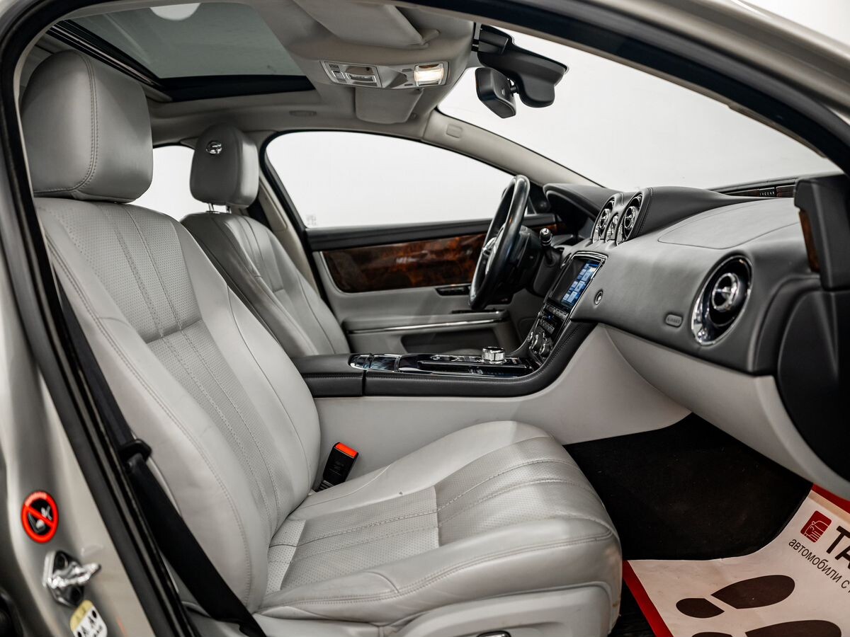 Jaguar XJ 2013 - фото автомобиля