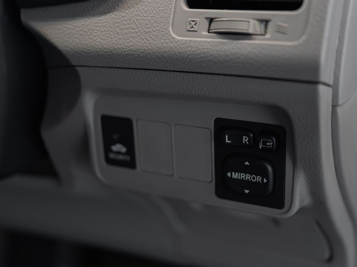 Toyota Corolla Axio 2010 - фото автомобиля