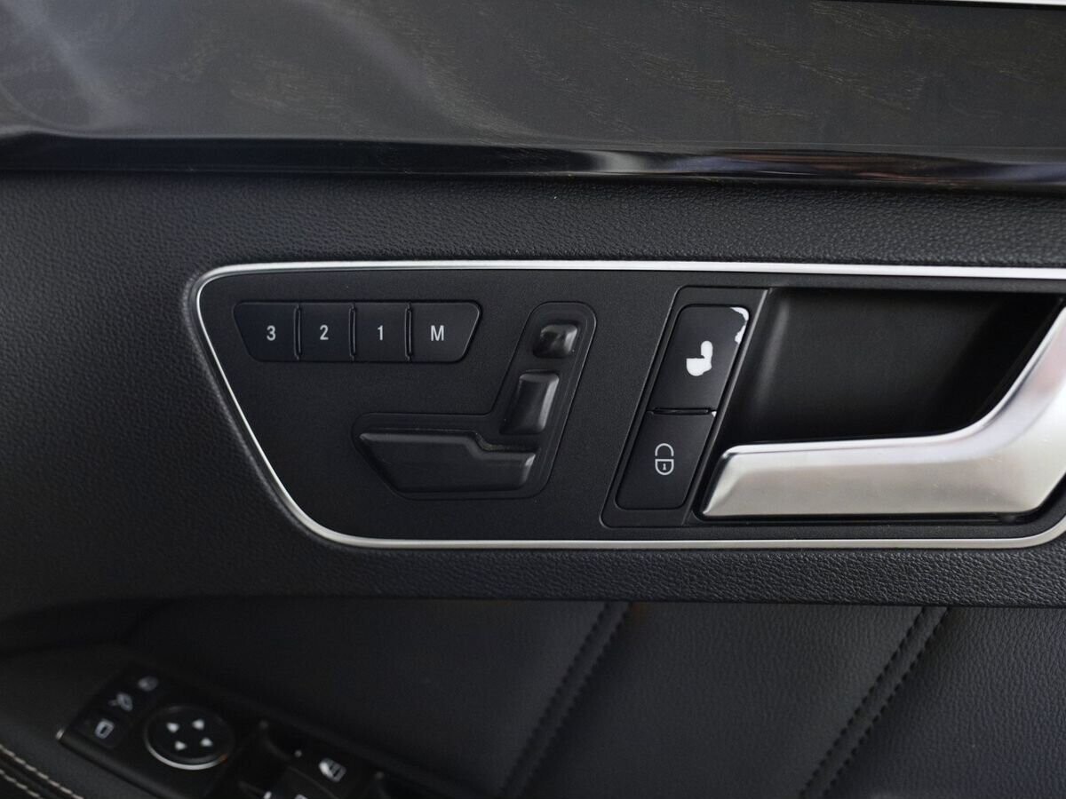 Mercedes-Benz E-Class 2011 - фото автомобиля