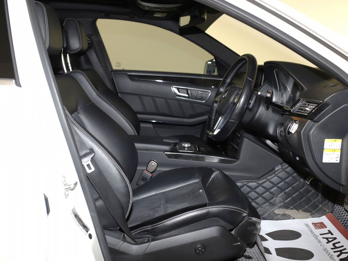 Mercedes-Benz E-Class 2011 - фото автомобиля
