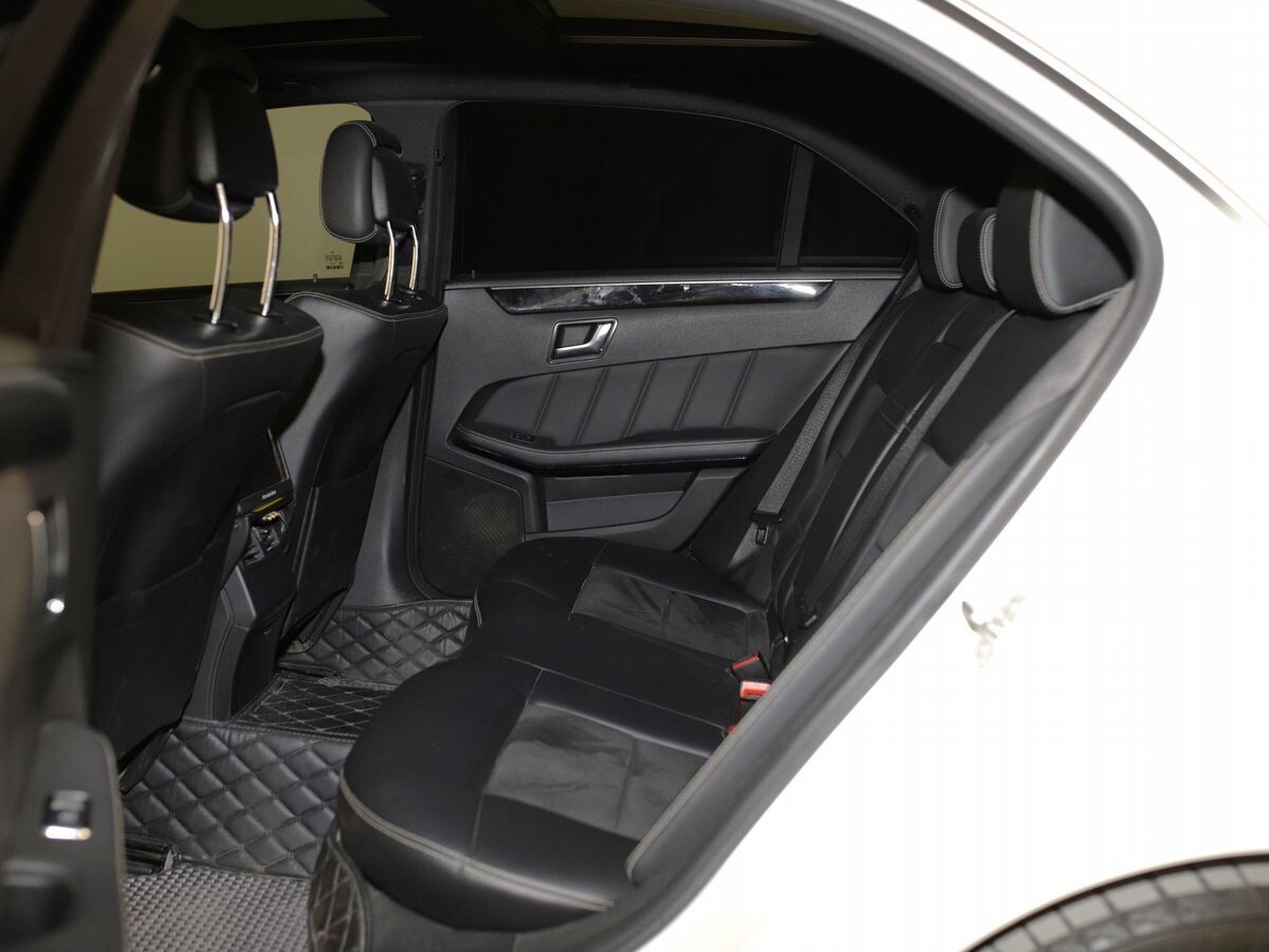 Mercedes-Benz E-Class 2011 - фото автомобиля