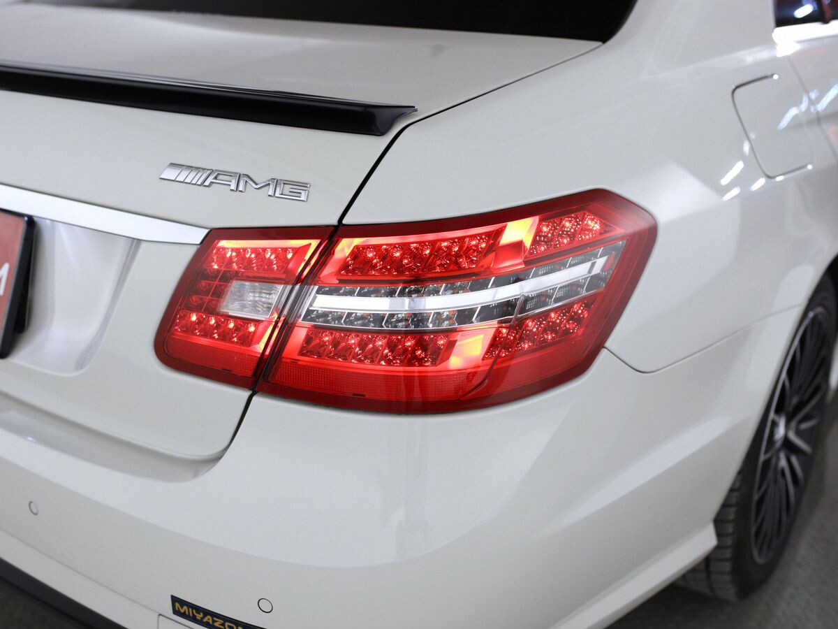 Mercedes-Benz E-Class 2011 - фото автомобиля