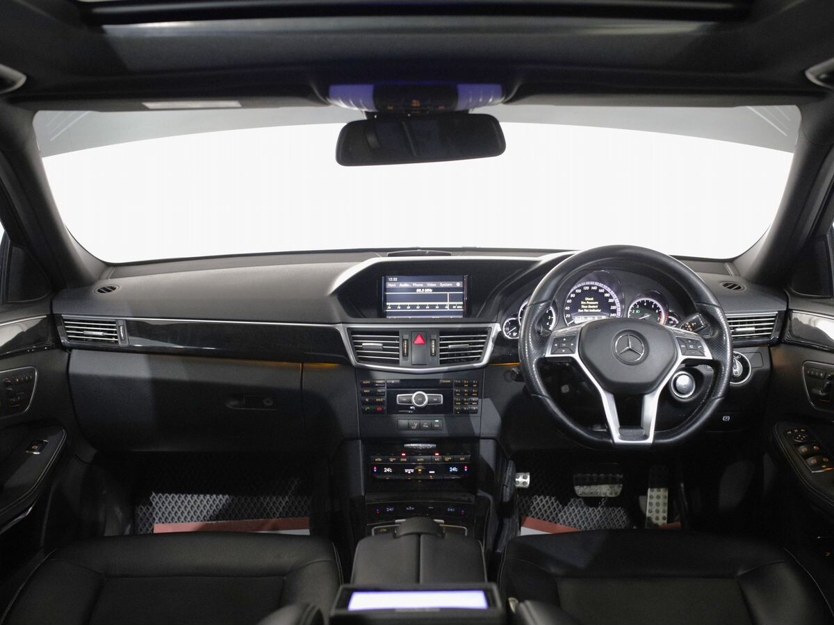 Mercedes-Benz E-Class 2011 - фото автомобиля
