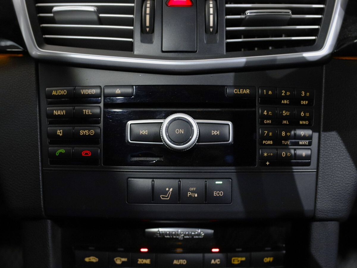 Mercedes-Benz E-Class 2011 - фото автомобиля