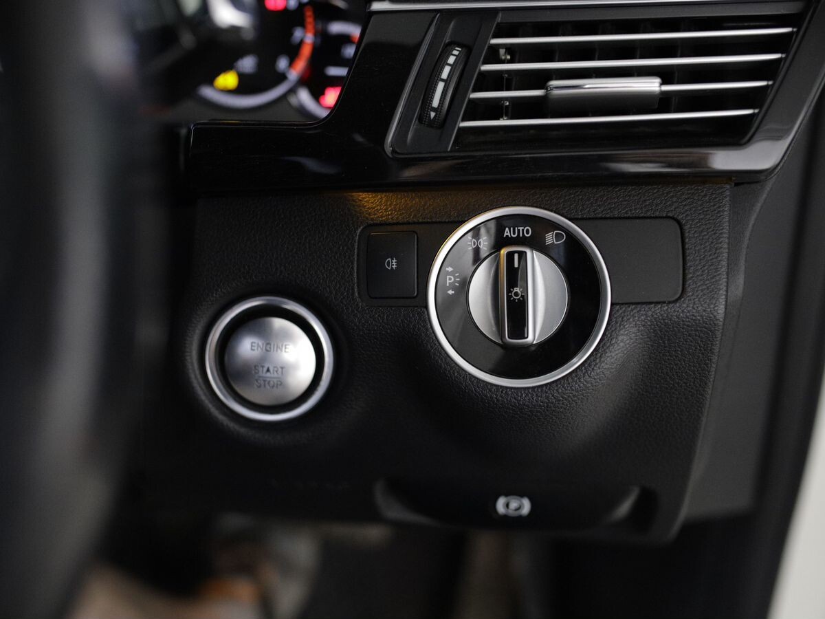 Mercedes-Benz E-Class 2011 - фото автомобиля