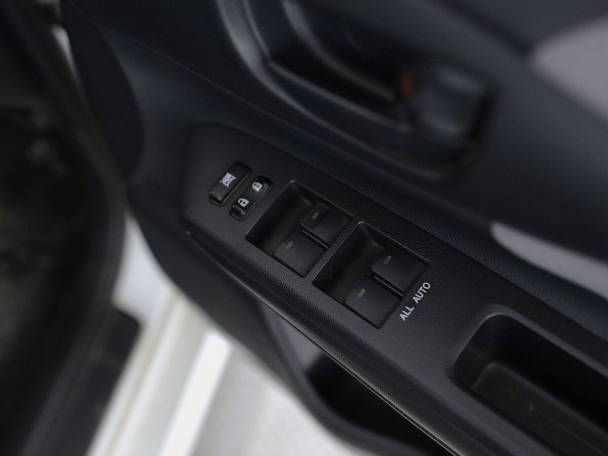 Toyota Wish 2011 - фото автомобиля
