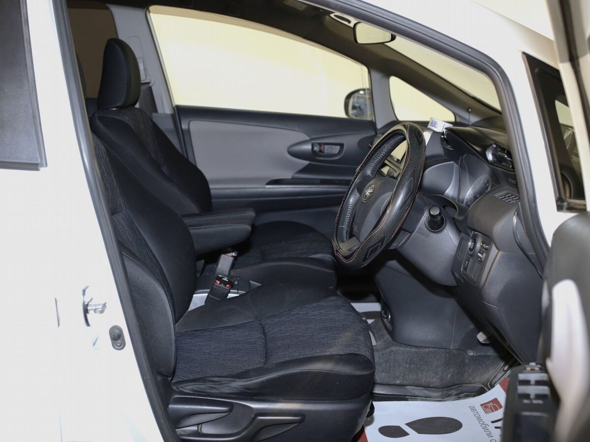 Toyota Wish 2011 - фото автомобиля