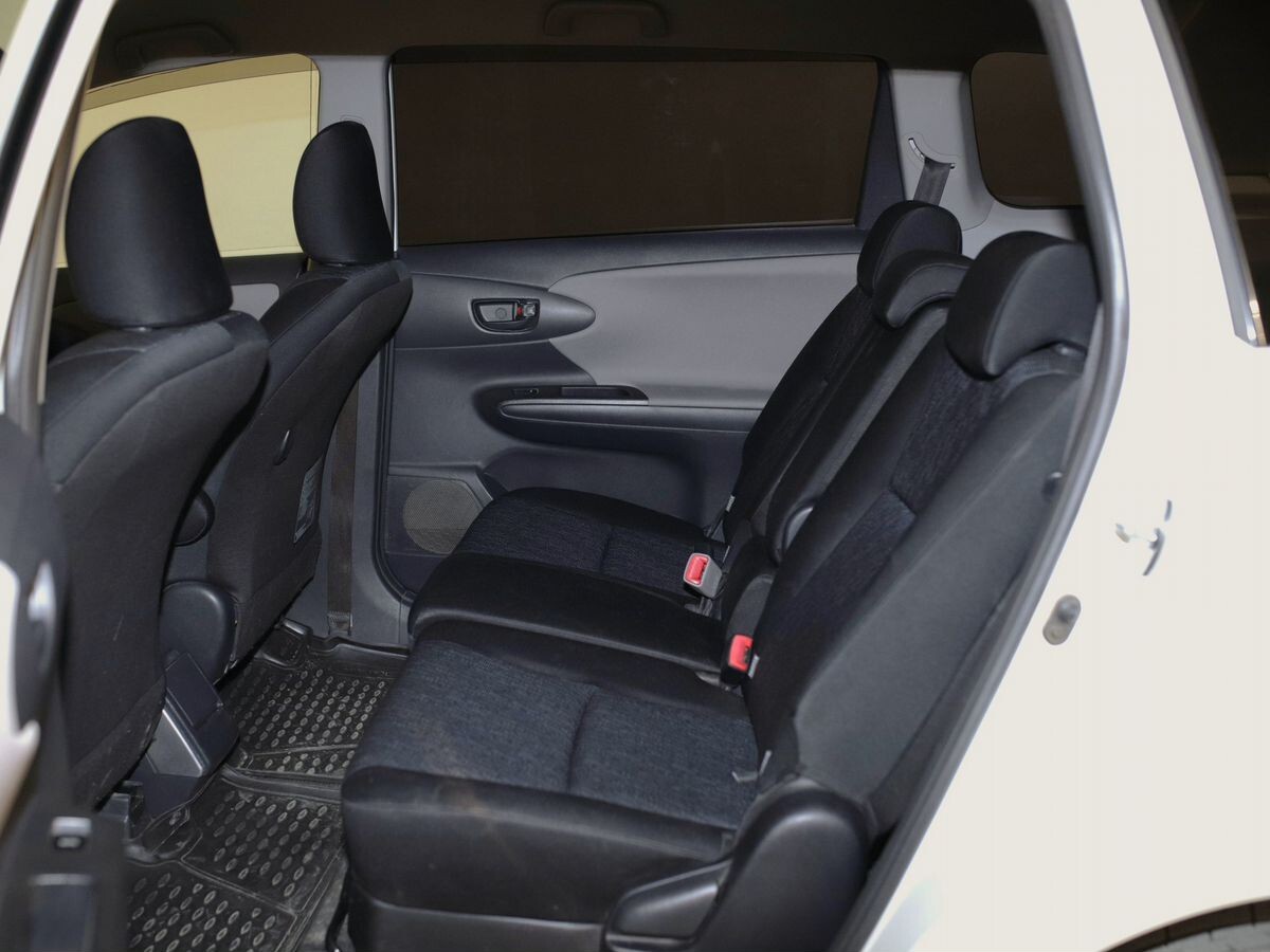 Toyota Wish 2011 - фото автомобиля