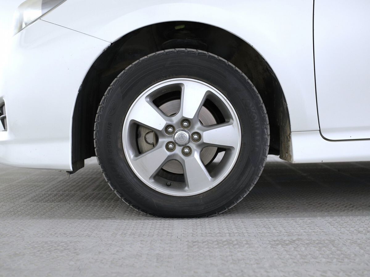 Toyota Wish 2011 - фото автомобиля